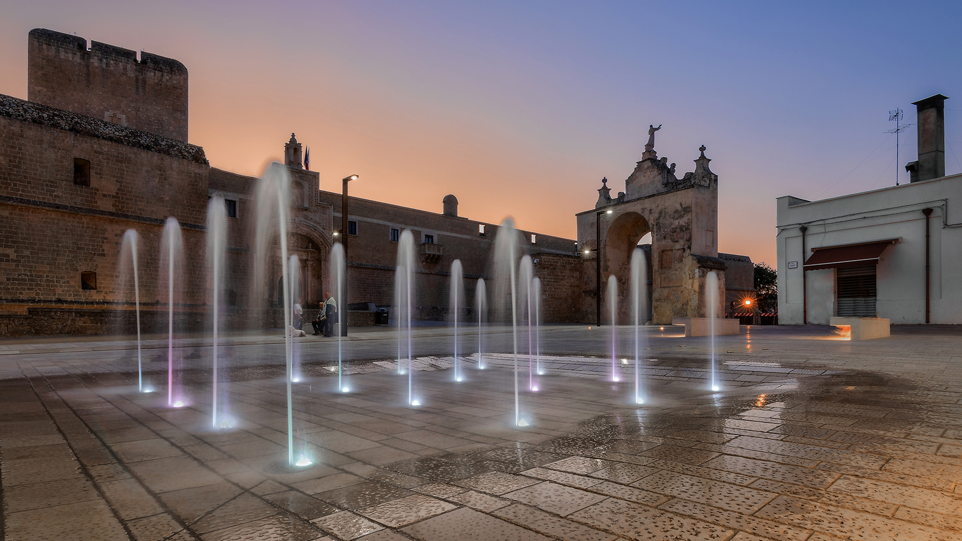 Solutions d’éclairage urbain à LED Place Castello Copertino - AEC Illuminazione