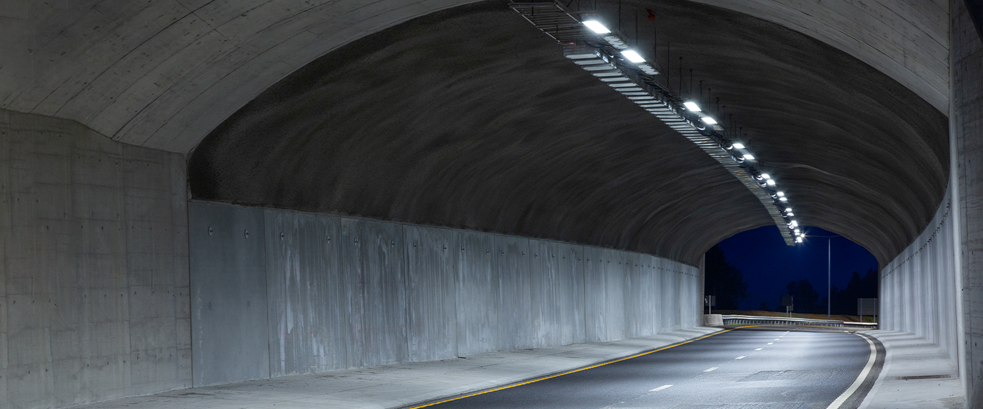 Projecteurs de tunnel routier