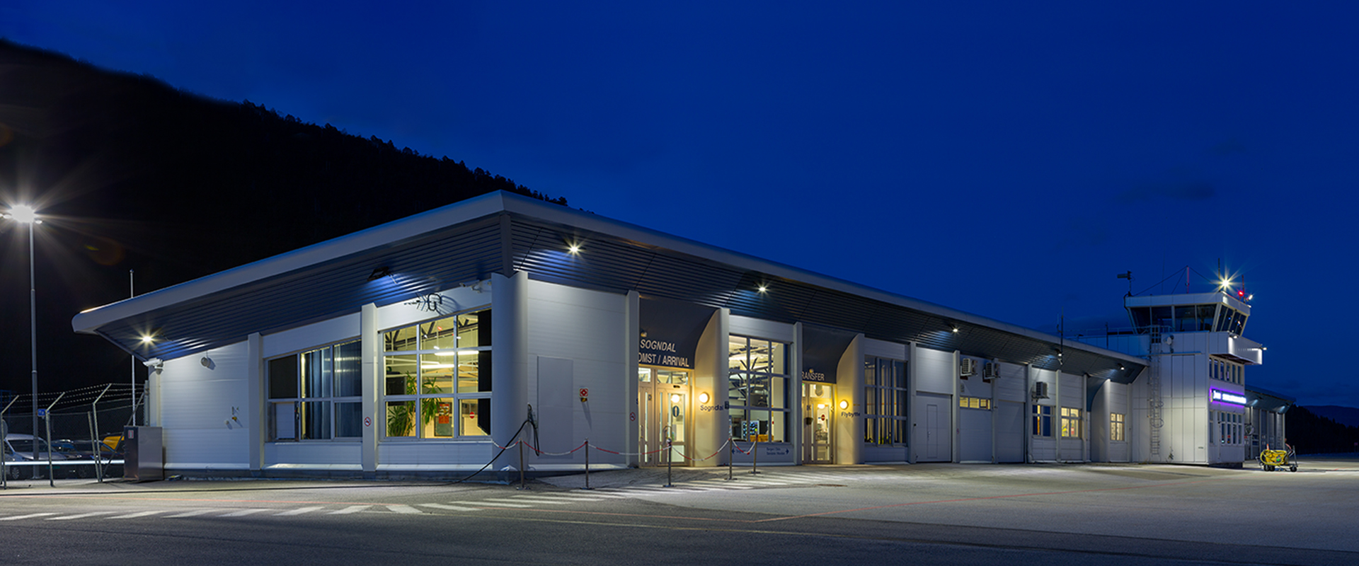 Éclairage de pistes et d’aires de stationnement: visibilité parfaite sur la piste avec AEC illuminazione