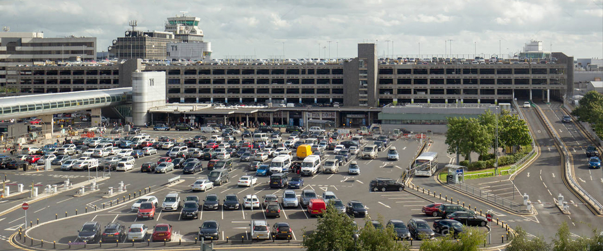 Aéroport de Manchester: èclairage du parking avec AEC Illuminazione
