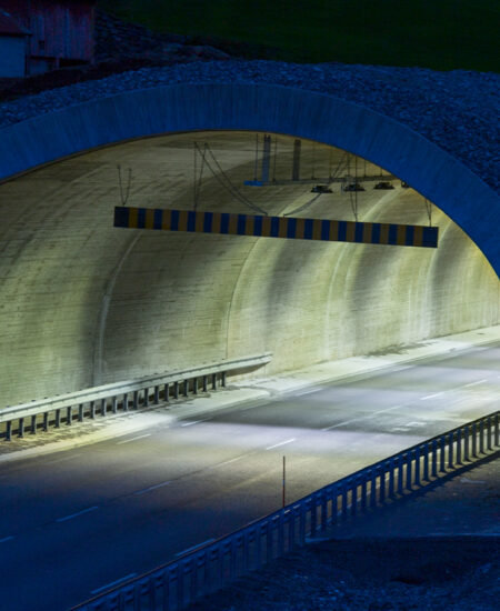 Solutions pour l'éclairage à led des tunnels et galeries et services de contrôle à distance