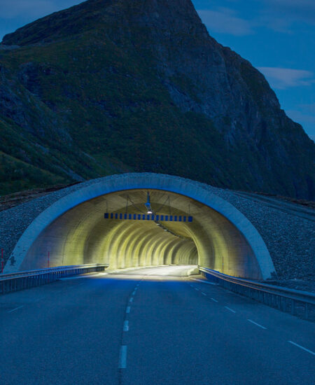 Solutions pour l'éclairage à led des tunnels et galeries et services de contrôle à distance