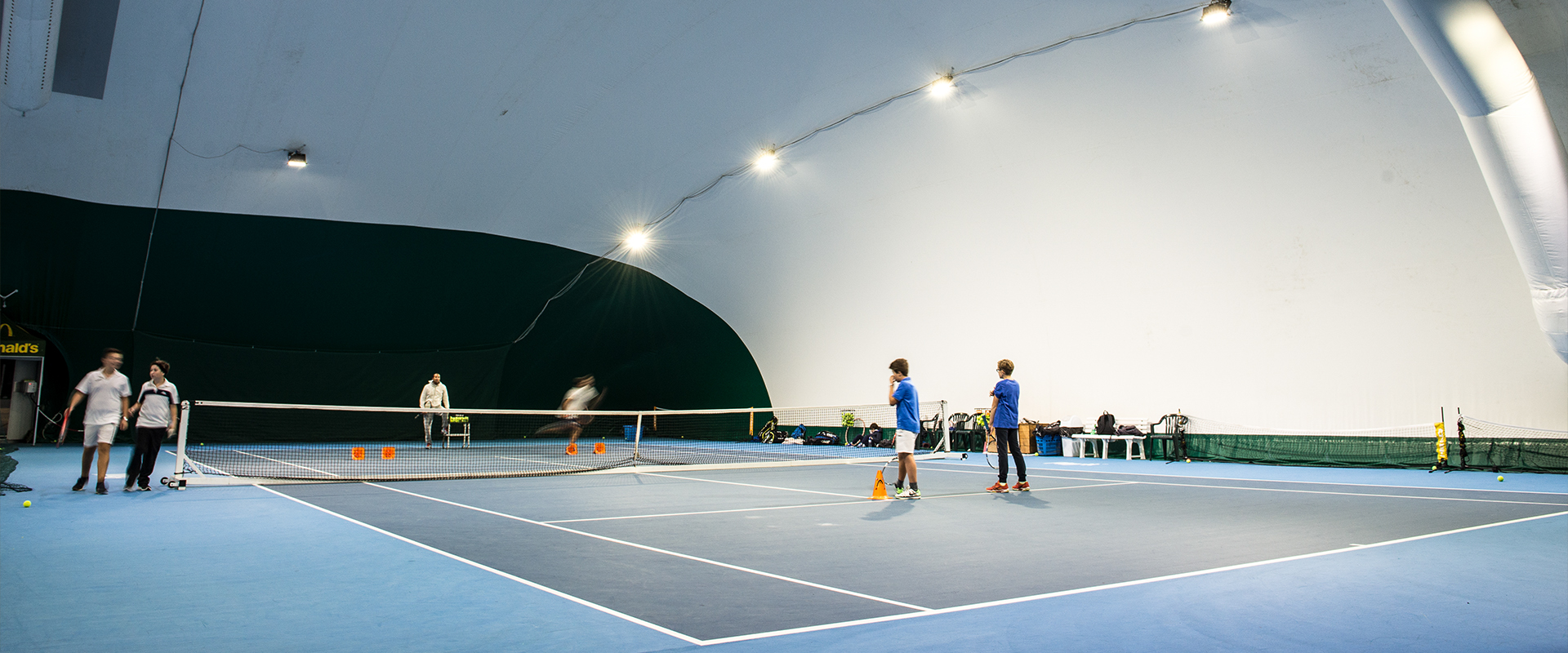 éclairage LED terrain de tennis